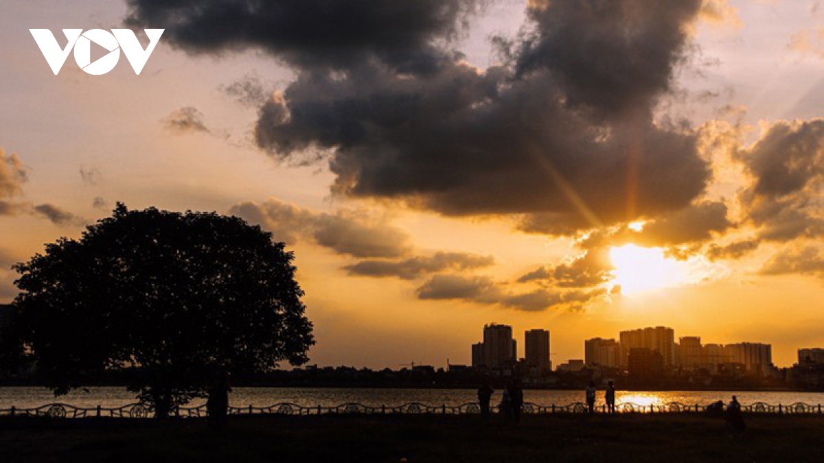 Beautiful sunset on Hanoi’s West Lake